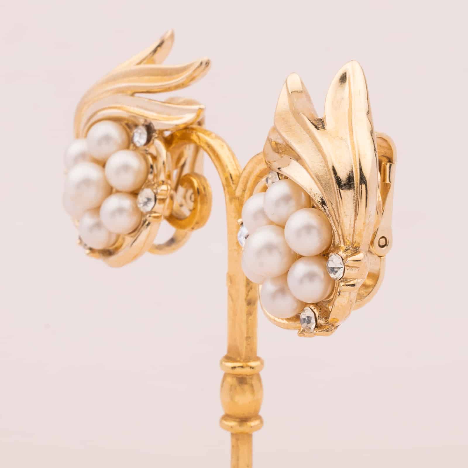 Trifari-Perlen-Strass-Ohrclips-60s