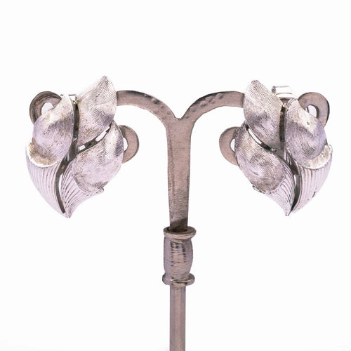 TRIFARI silver-colored clip-on earrings from the 1960s