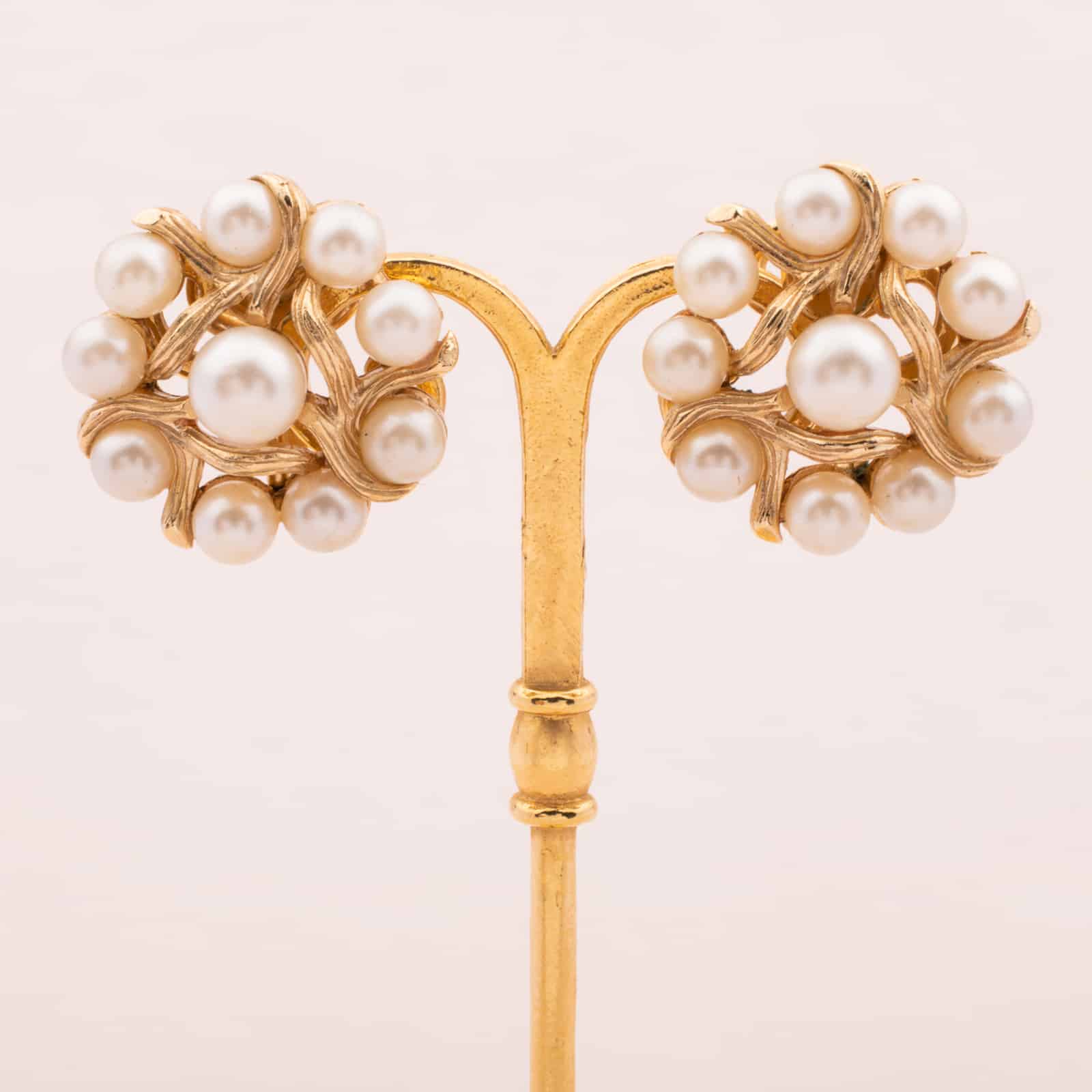 Trifari-Perlen-Ohrclips-floral-60s