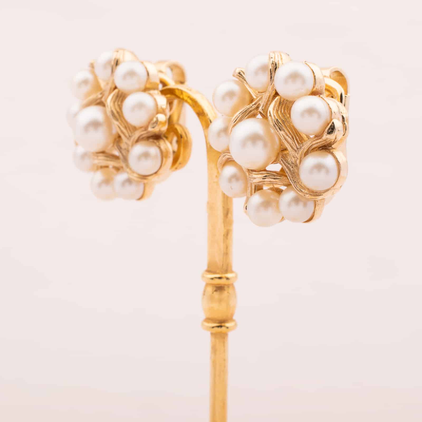 Trifari-Perlen-Ohrclips-floral-60s