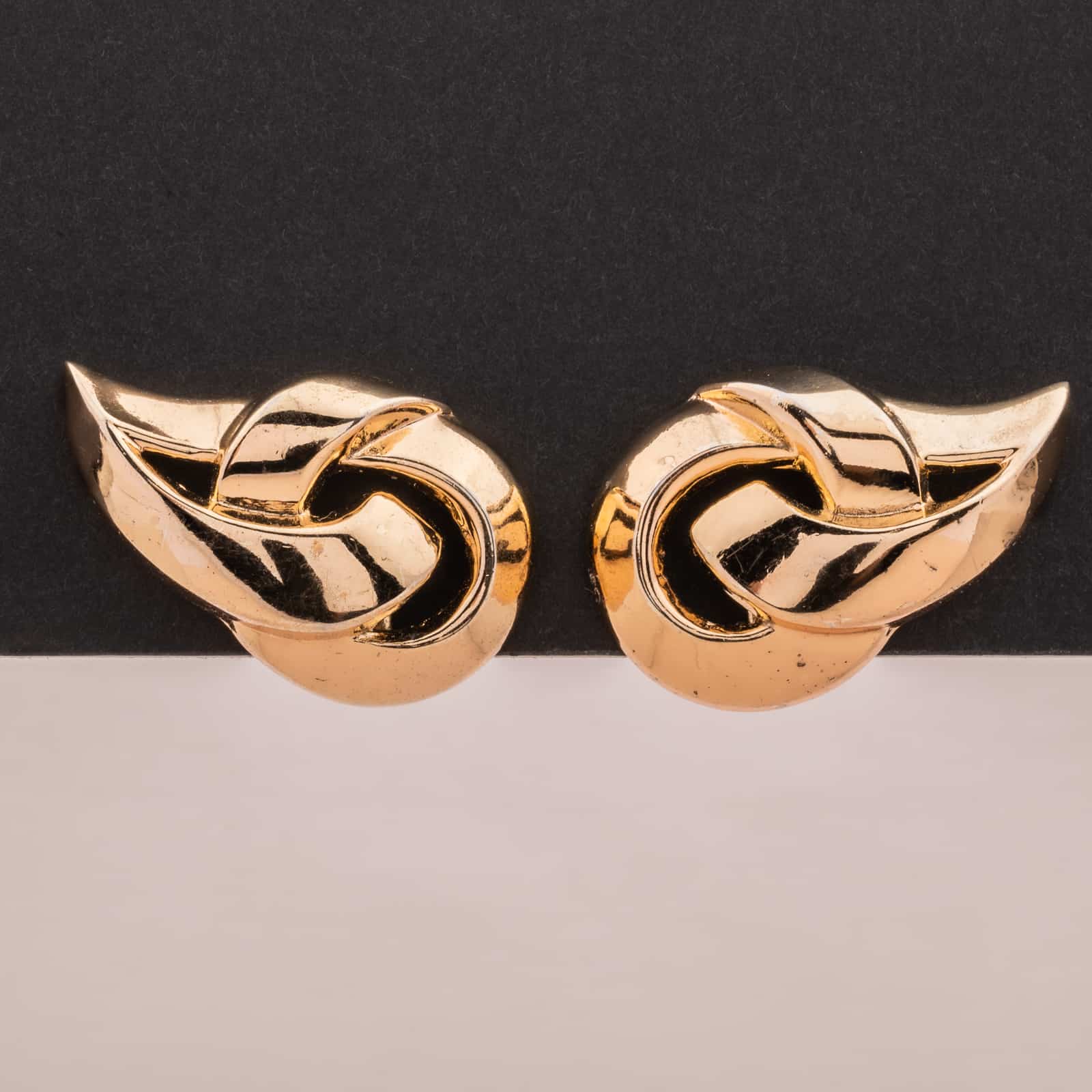 Trifari-Ohrclips-goldglänzend-Paisley-Form