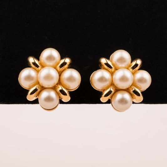 Trifari-kleine-Perlen-Ohrclips-floral