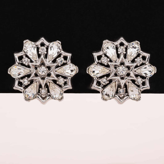 Trifari-silberfarbene-Strass-Ohrringe-als-Stern-Blume