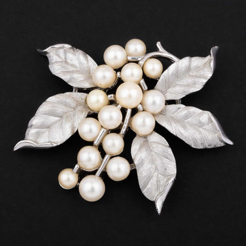 TRIFARI silberfarbene Trauben Brosche mit Perlen