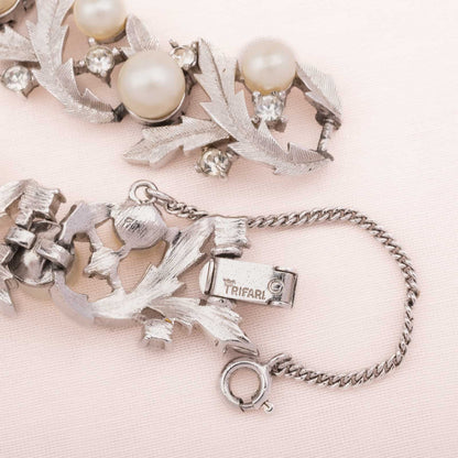 Trifari-silberfarbenes-Armband-mit-Perlen-und-Strass-Signatur