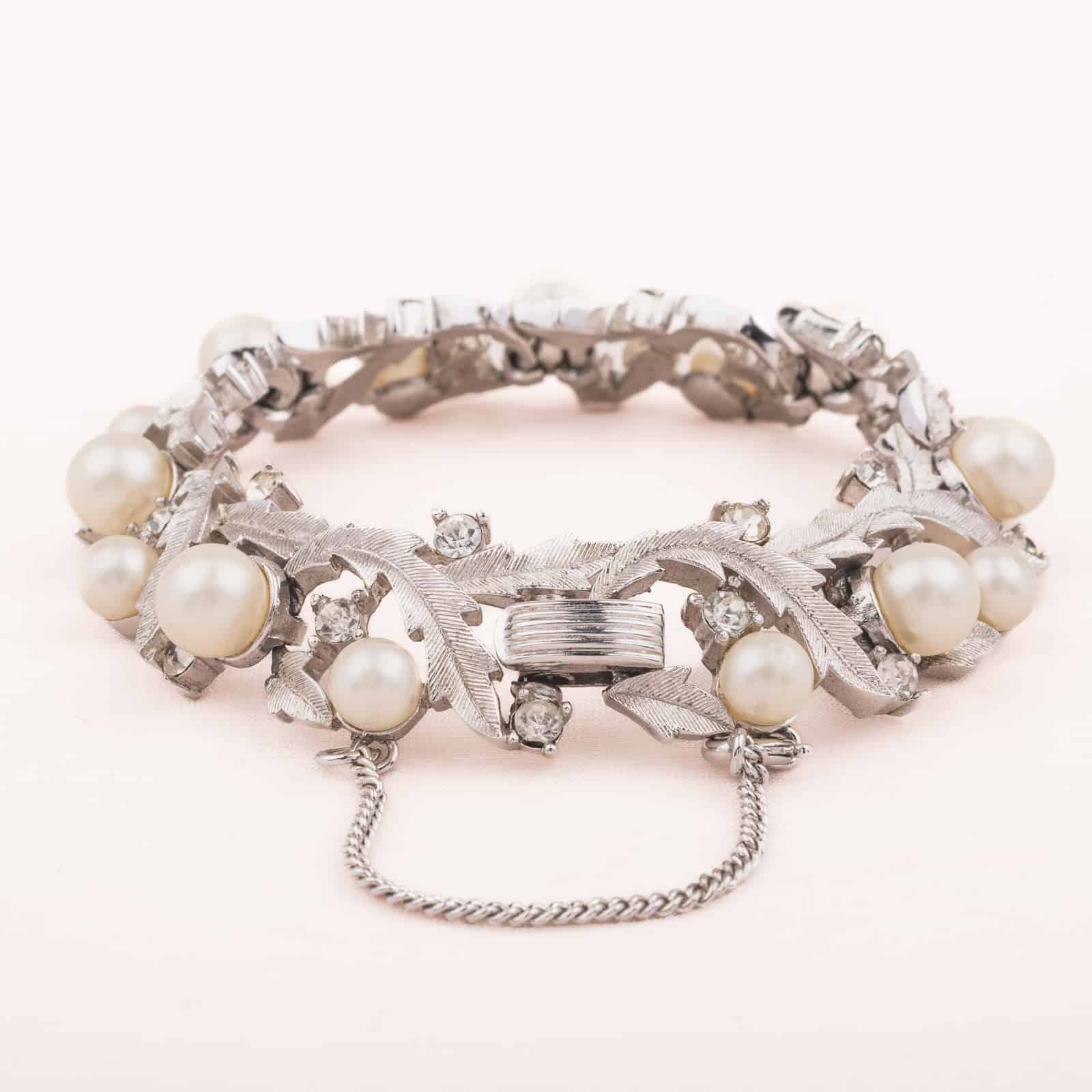 Trifari-silberfarbenes-Armband-mit-Perlen-und-Strass