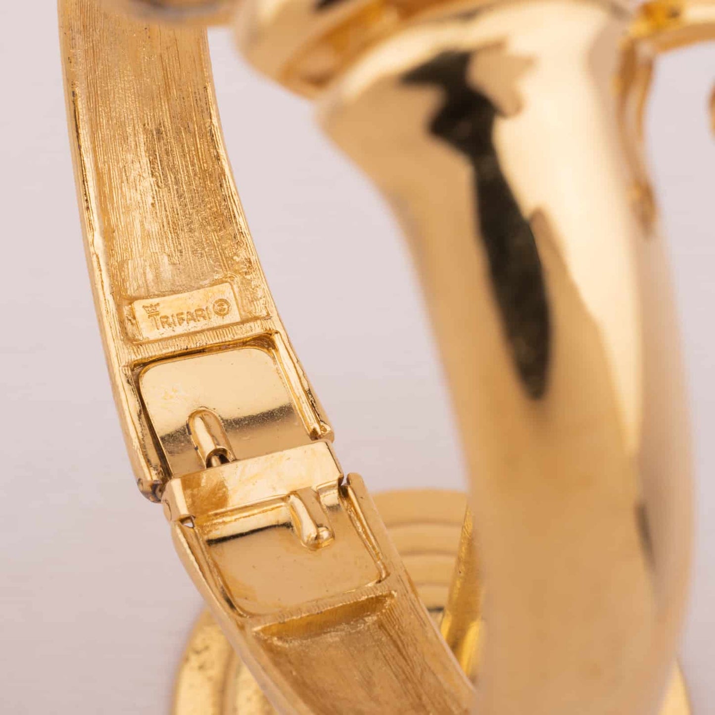 TRIFARI gold-plated vintage bangle 