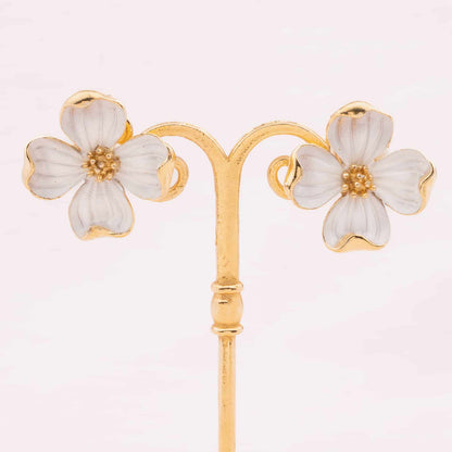 Trifari-weiße-Blumen-Ohrclips