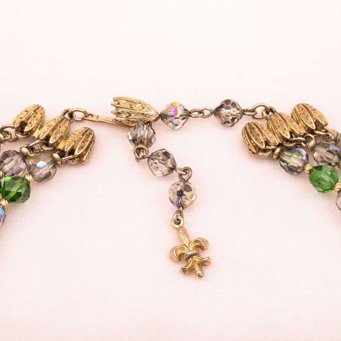 Vendome dreireihige Halskette mit grünen Kristall Perlen Verschluss Fleur de lis