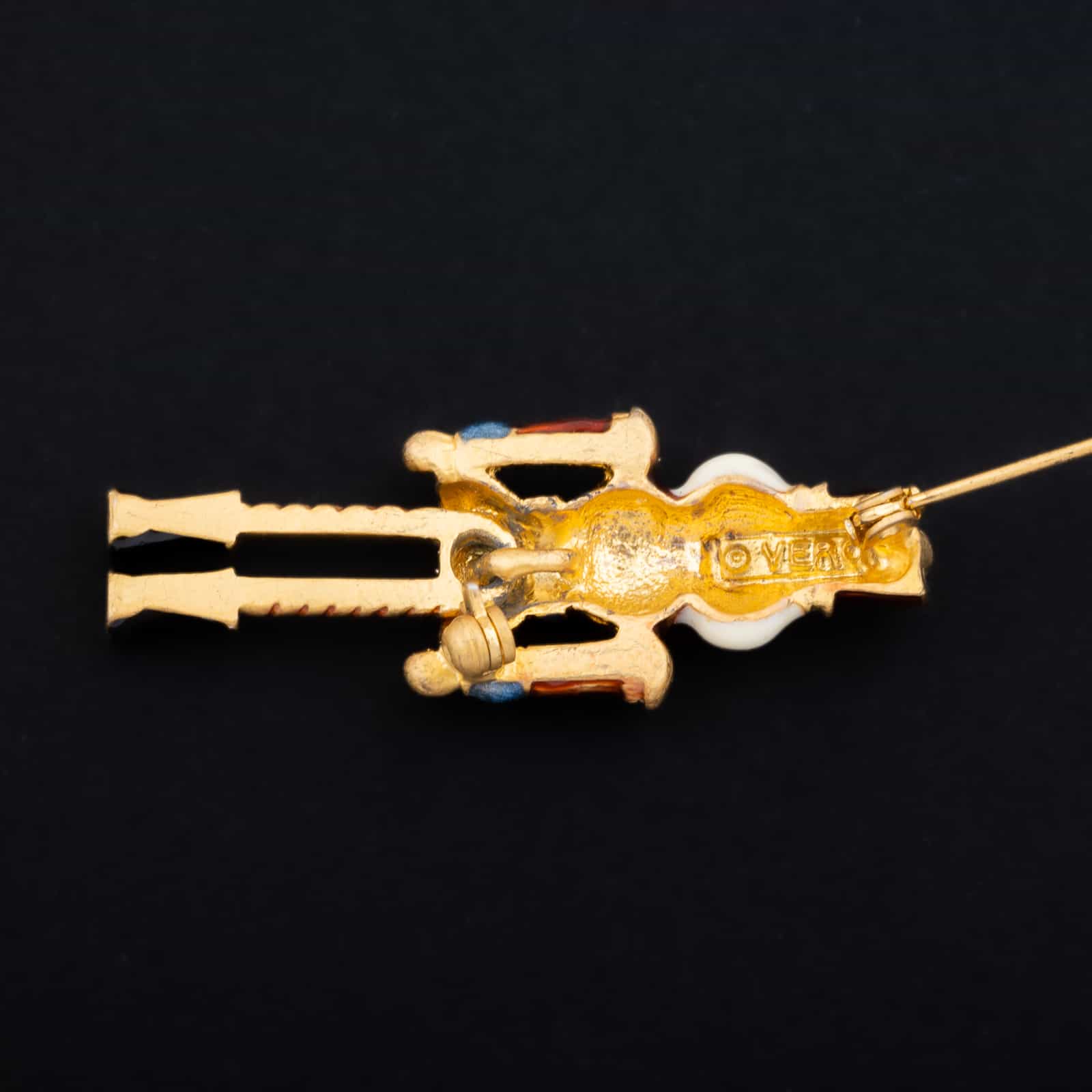 Nussknacker-Brosche-Vintage-Rückseite-mit-Signatur