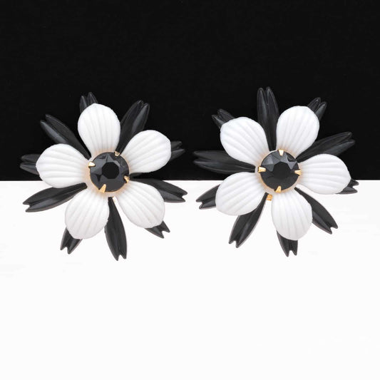 Vintage-Blumen-Ohrclips-Schwarzweiß