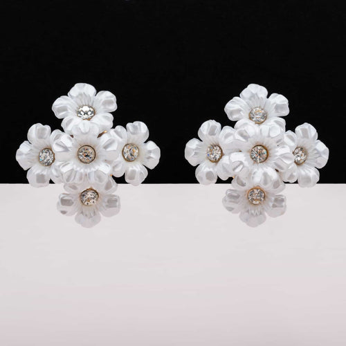 Weiße Blumen Vintage Ohrringe mit Magnetverschluss