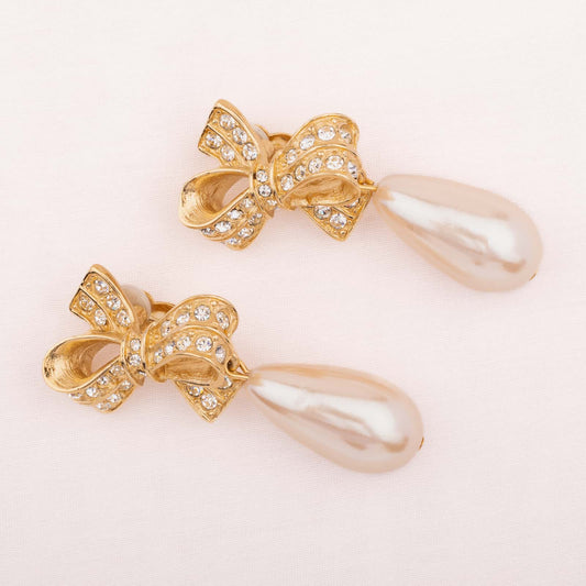 Vintage-Schleifen-Ohrringe-mit-Perlentropfen-Hänger