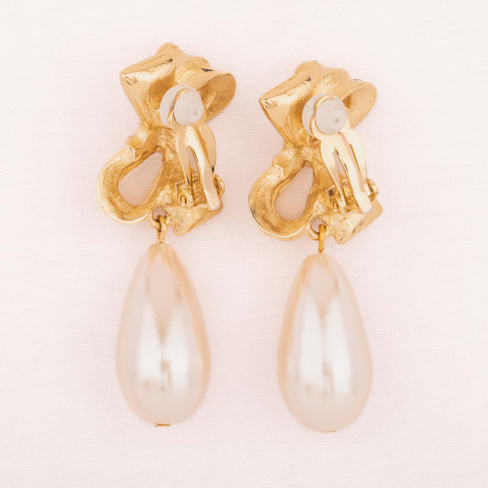 Vintage-Schleifen-Ohrringe-mit-Perlentropfen-Rückseiten