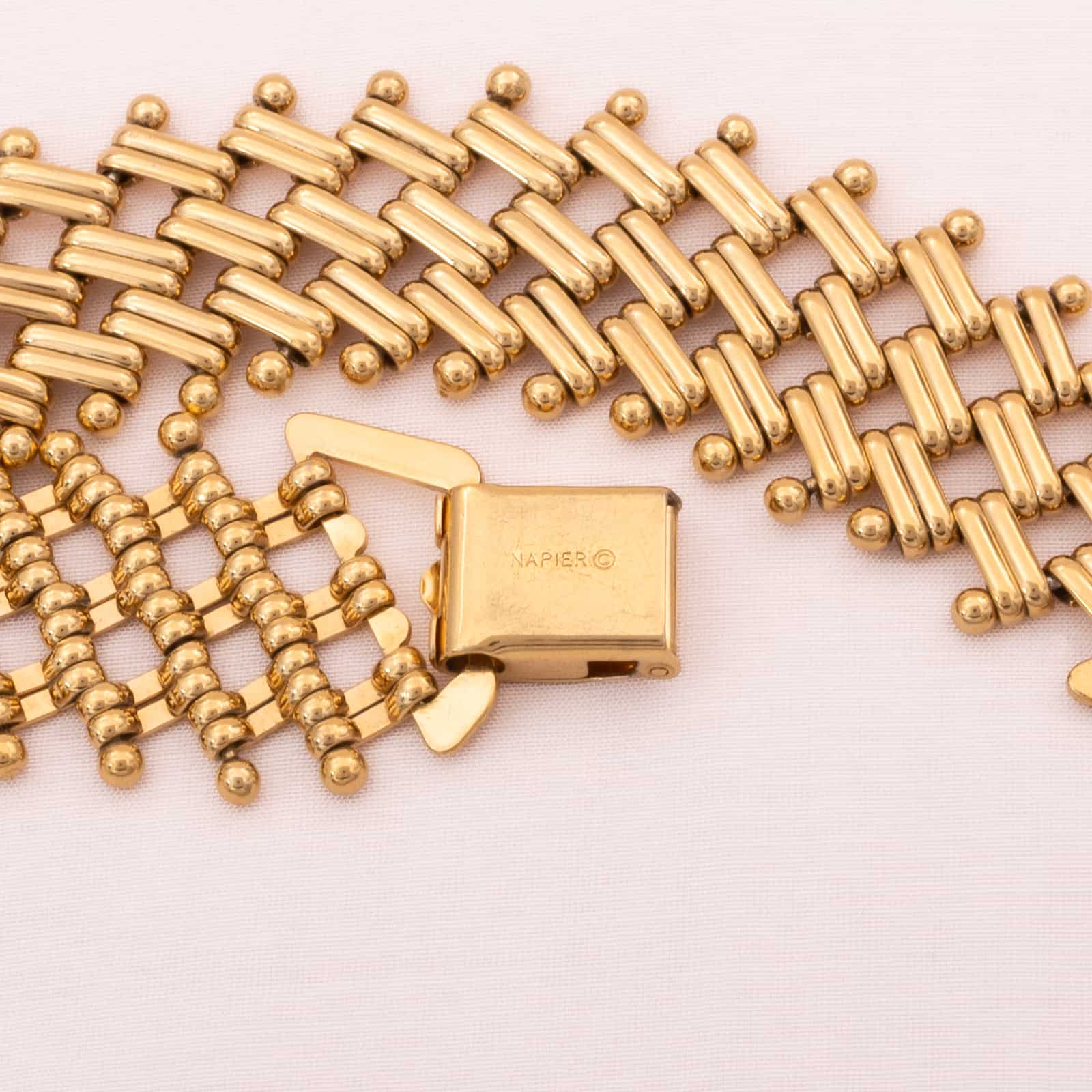 NAPIER gold plated bracelet with oblique chain links Find Vintage Beauty