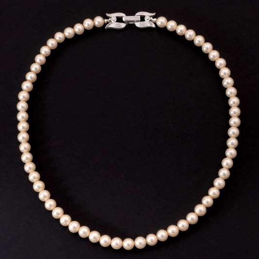 Trifari-klassische-Vintage-Perlenkette-silberfarbener-Verschluss