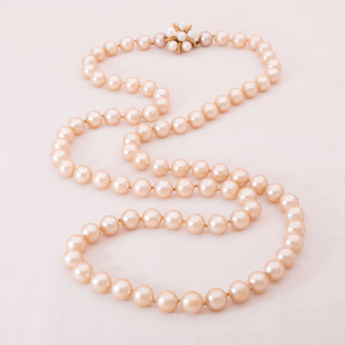 Lange-Vintage-Perlenkette-mit-Perlen-Verschluss