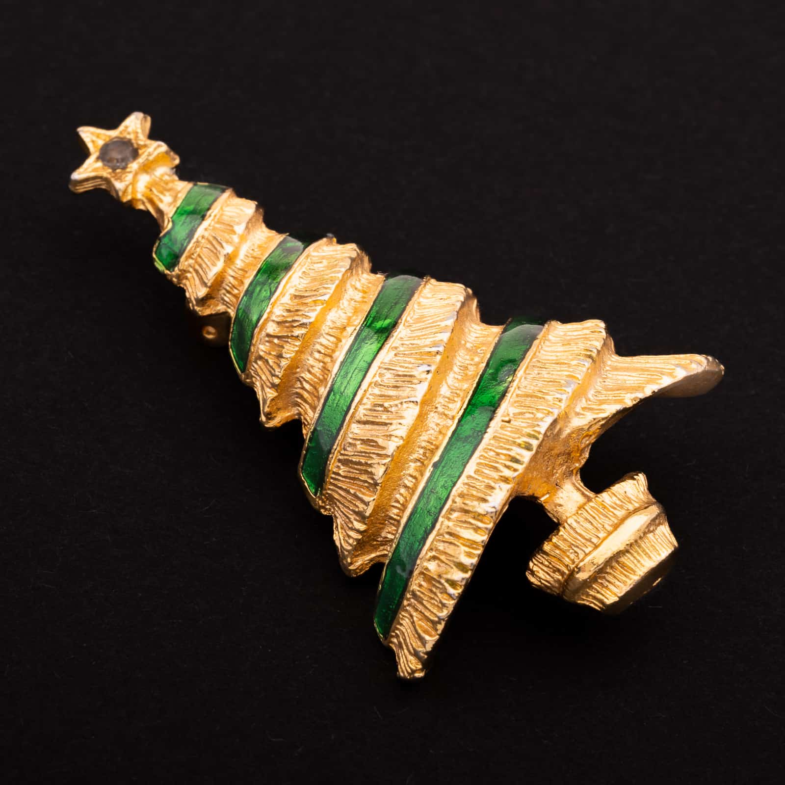 Weihnachtsbaum-Brosche-goldfarben-grün-emailliert