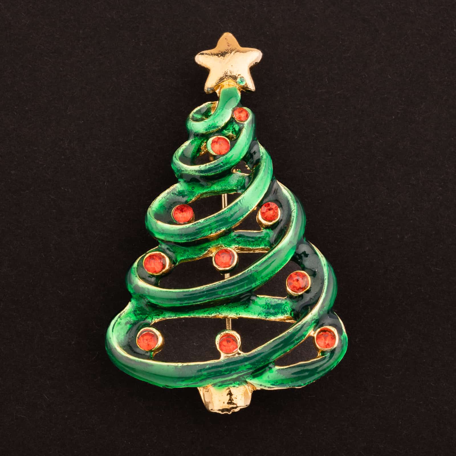 Grün-emaillierte-Weihnachtsbaum-Brosche-mit-rotem-Strass