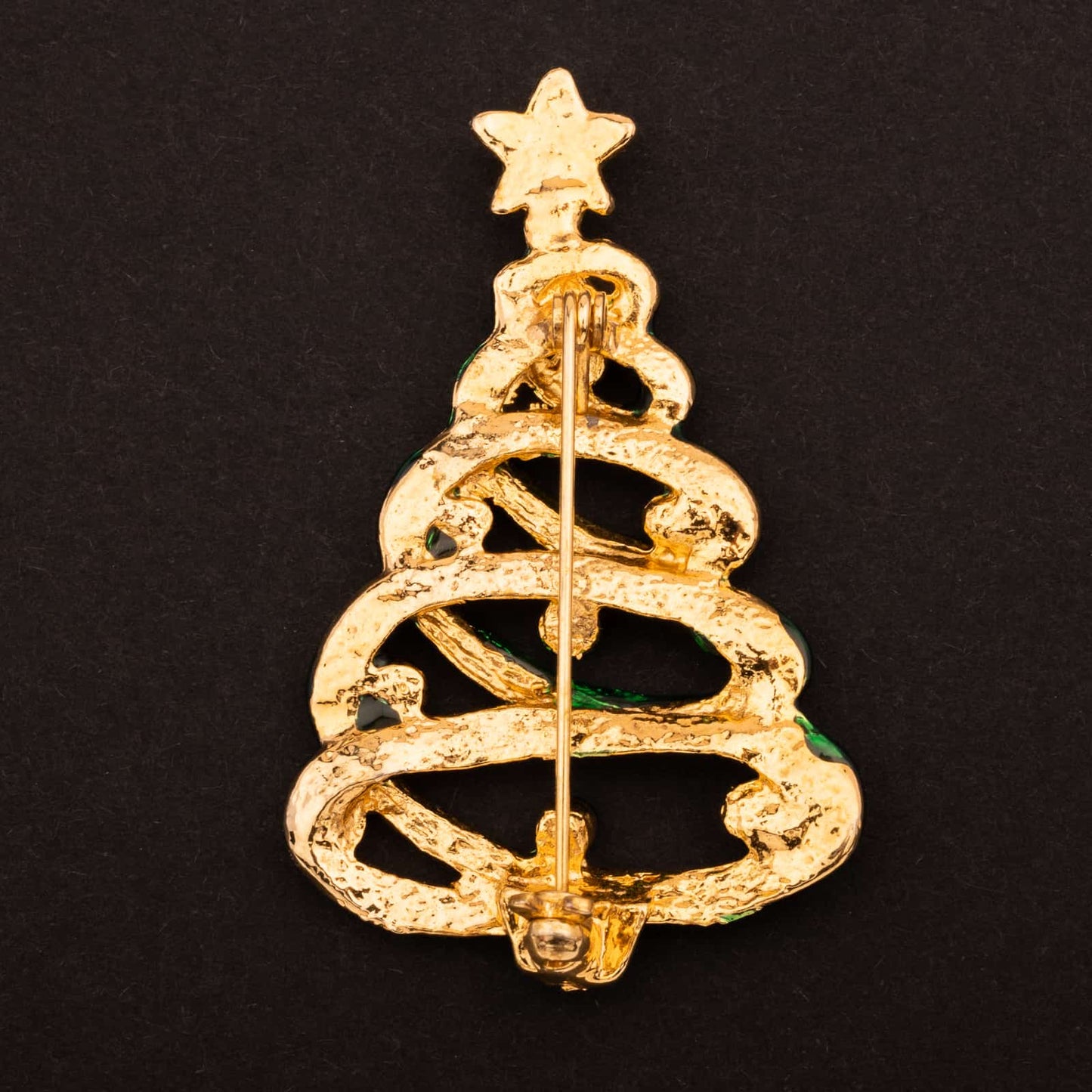 Grün-emaillierte-Weihnachtsbaum-Brosche-goldfarbene-Rückseite