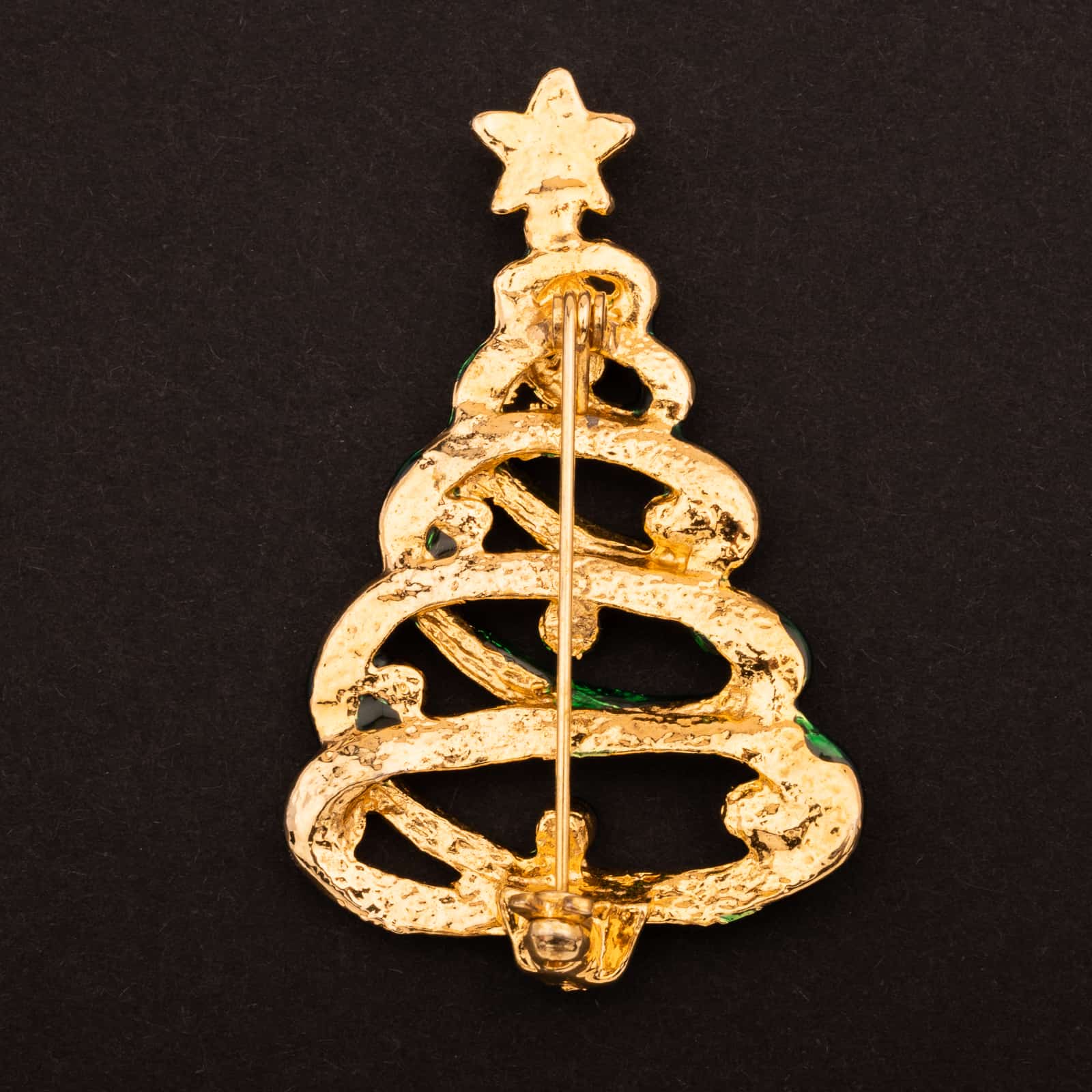 Grün-emaillierte-Weihnachtsbaum-Brosche-goldfarbene-Rückseite