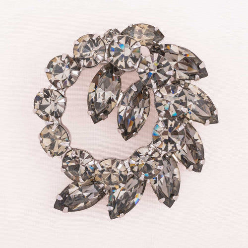WEISS Strass Brosche in Rauchgrau